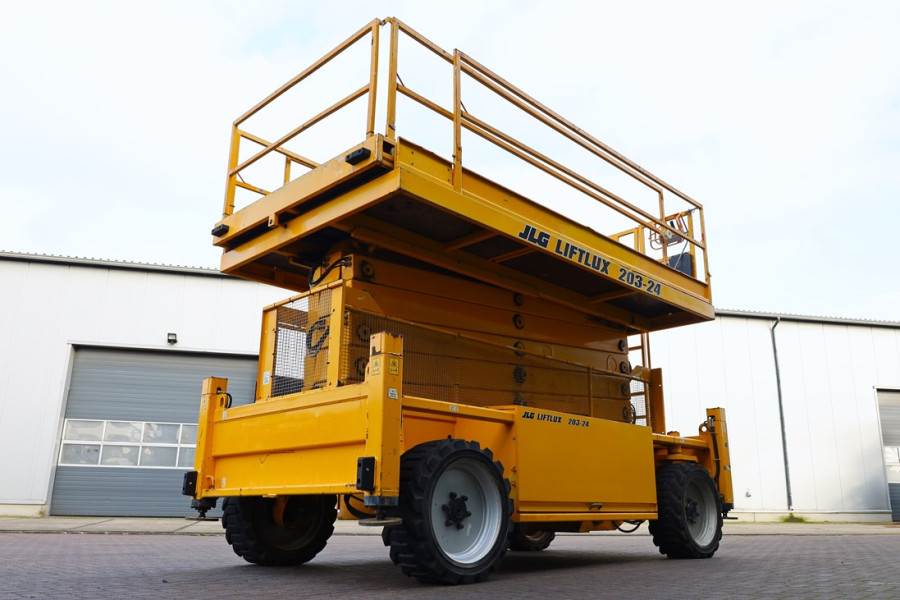 JLG 203-24 Diesel, 4x4 Drive, 22.3m Working Height, 75