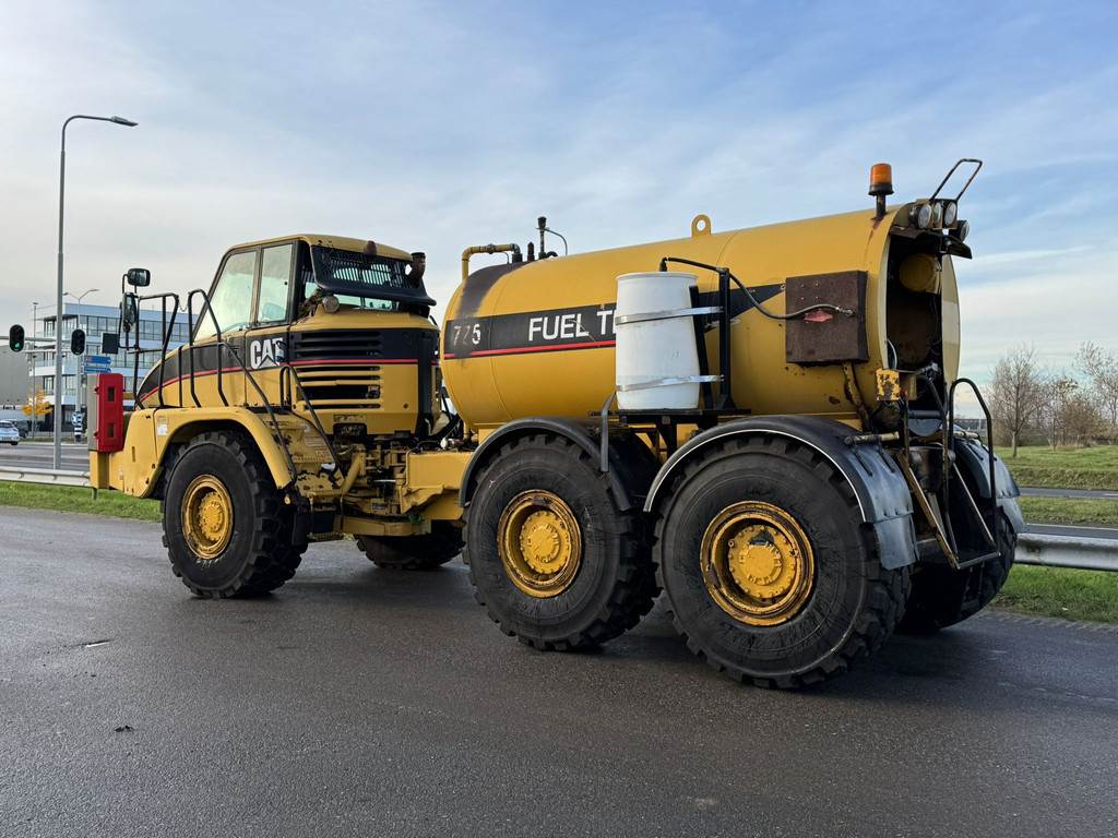 CAT 725 Fuel truck