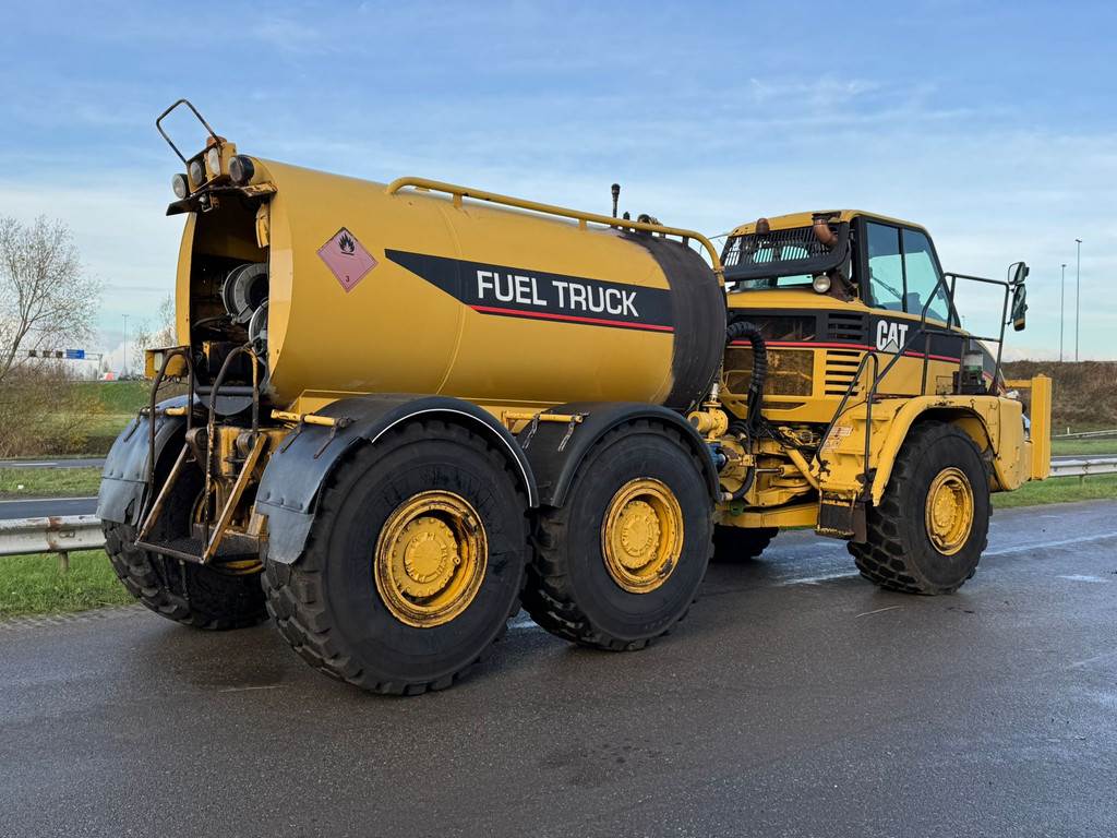 CAT 725 Fuel truck