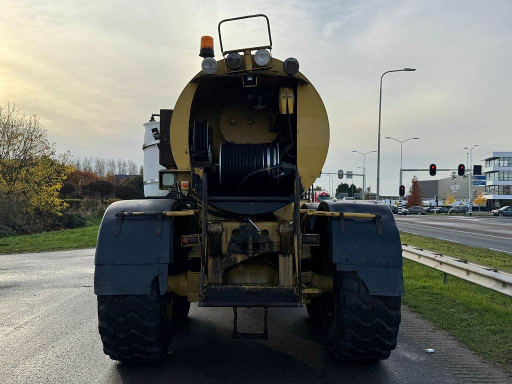 CAT 725 Fuel truck