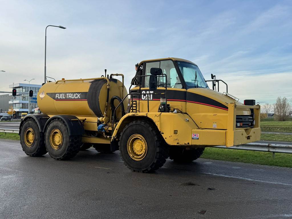 CAT 725 Fuel truck