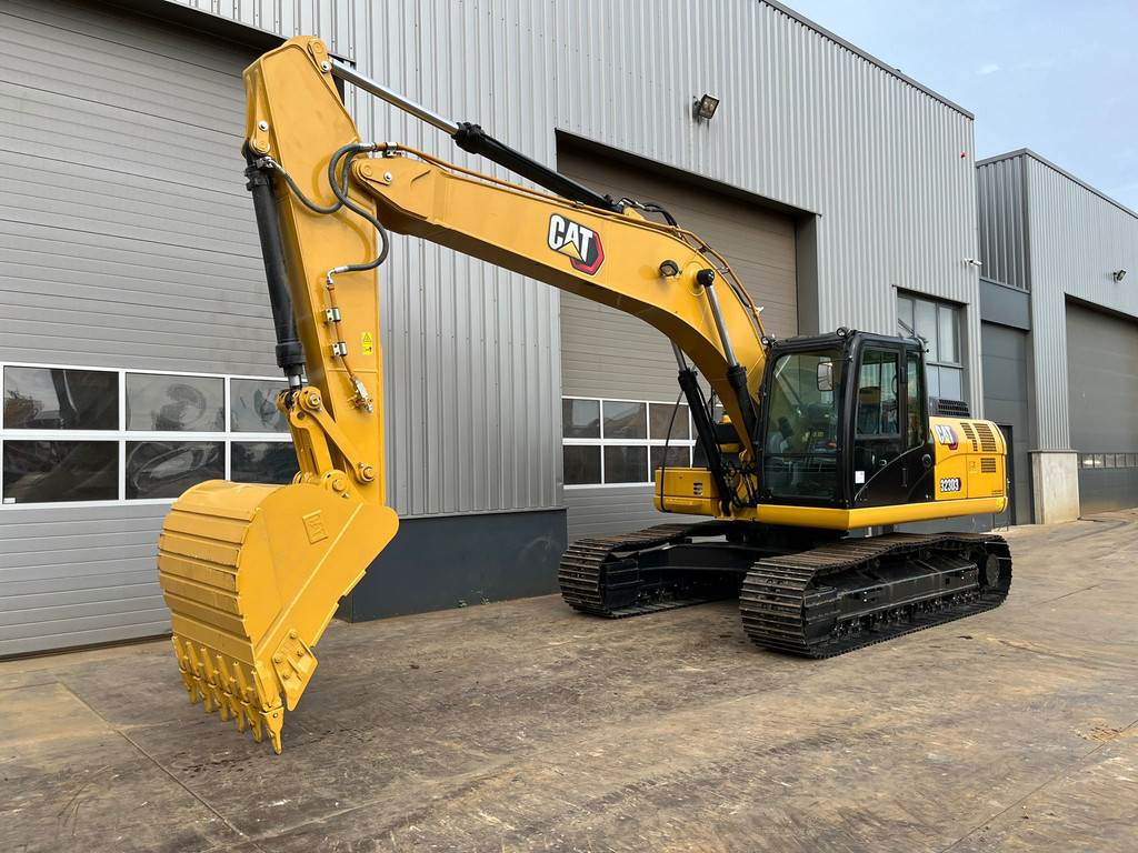 CAT 323D3