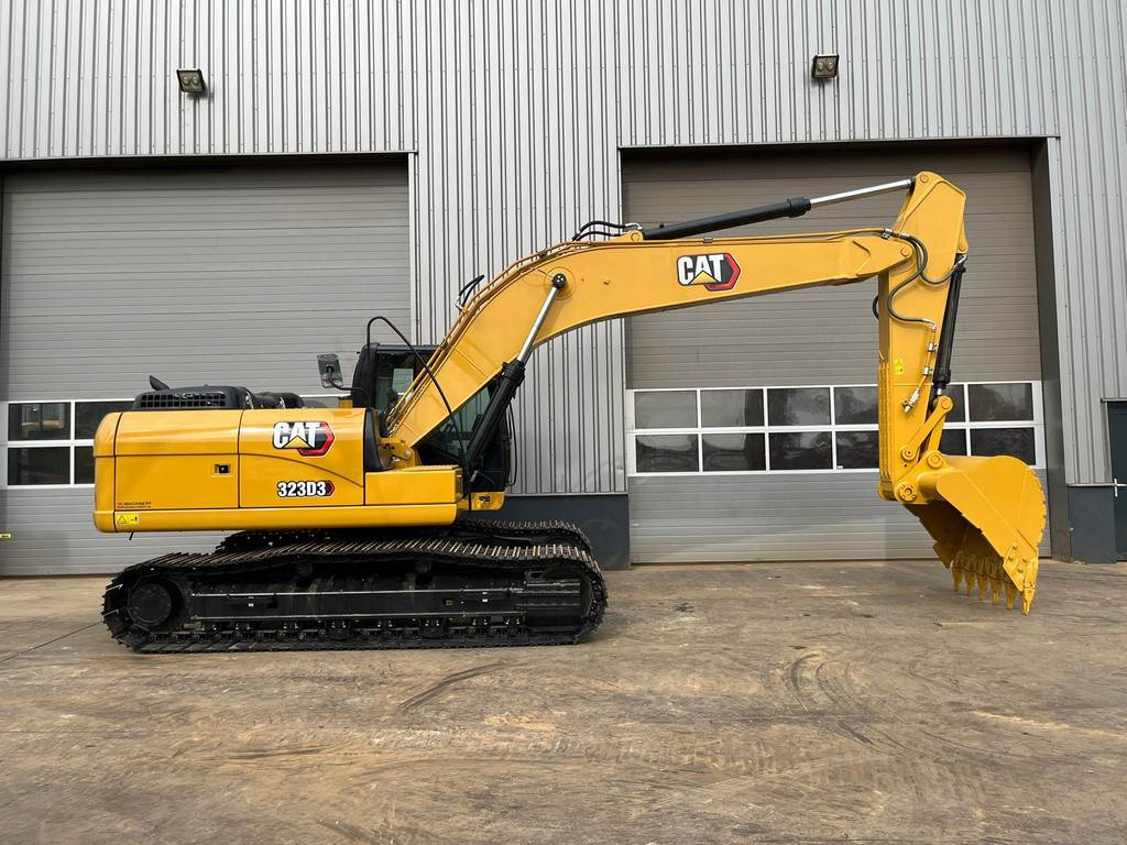 CAT 323D3