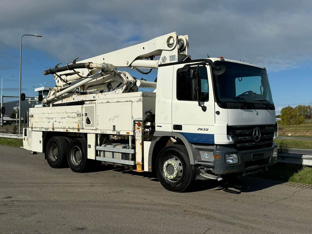 Mercedes-Benz Actros 2632 6x4 with Putzmeister BSF 24-4 11 24m c