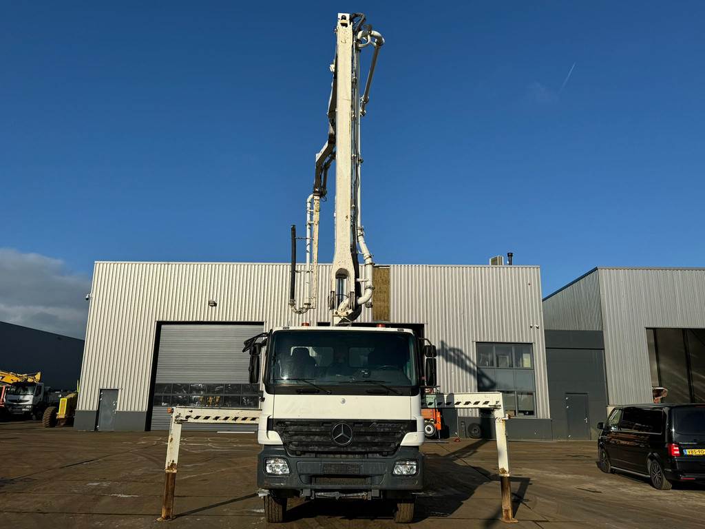 Mercedes-Benz Actros 2632 6x4 with Putzmeister BSF 24-4 11 24m c