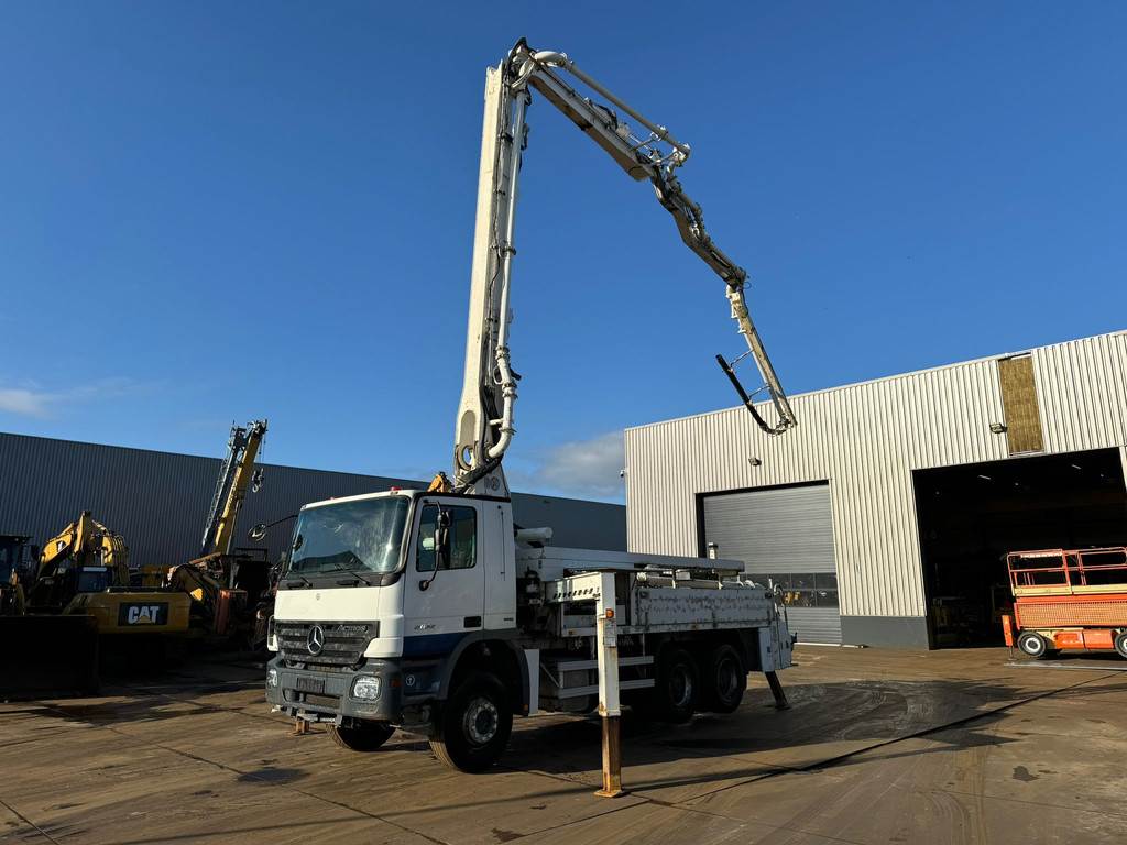 Mercedes-Benz Actros 2632 6x4 with Putzmeister BSF 24-4 11 24m c