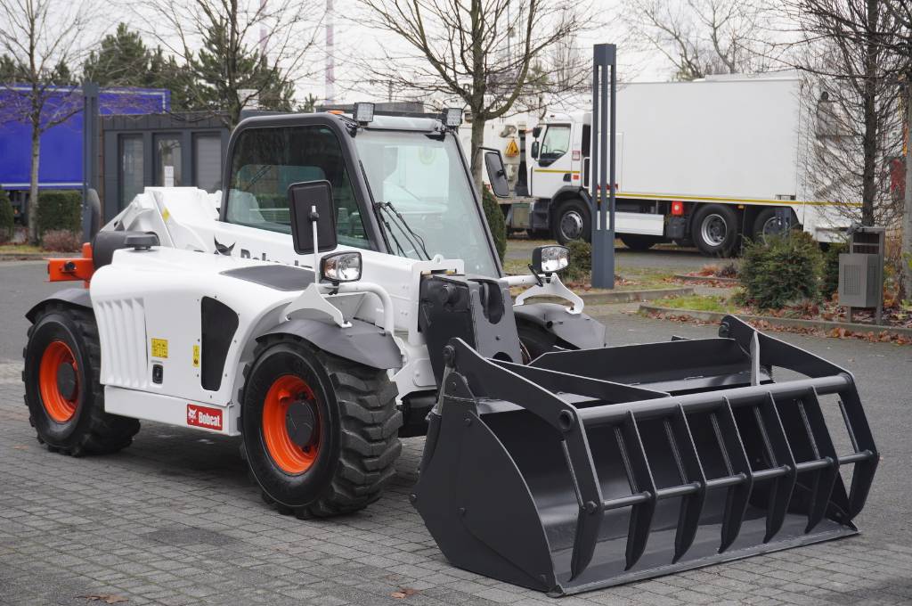 Bobcat T2250 telehandler / 4x4 / 5 m reach