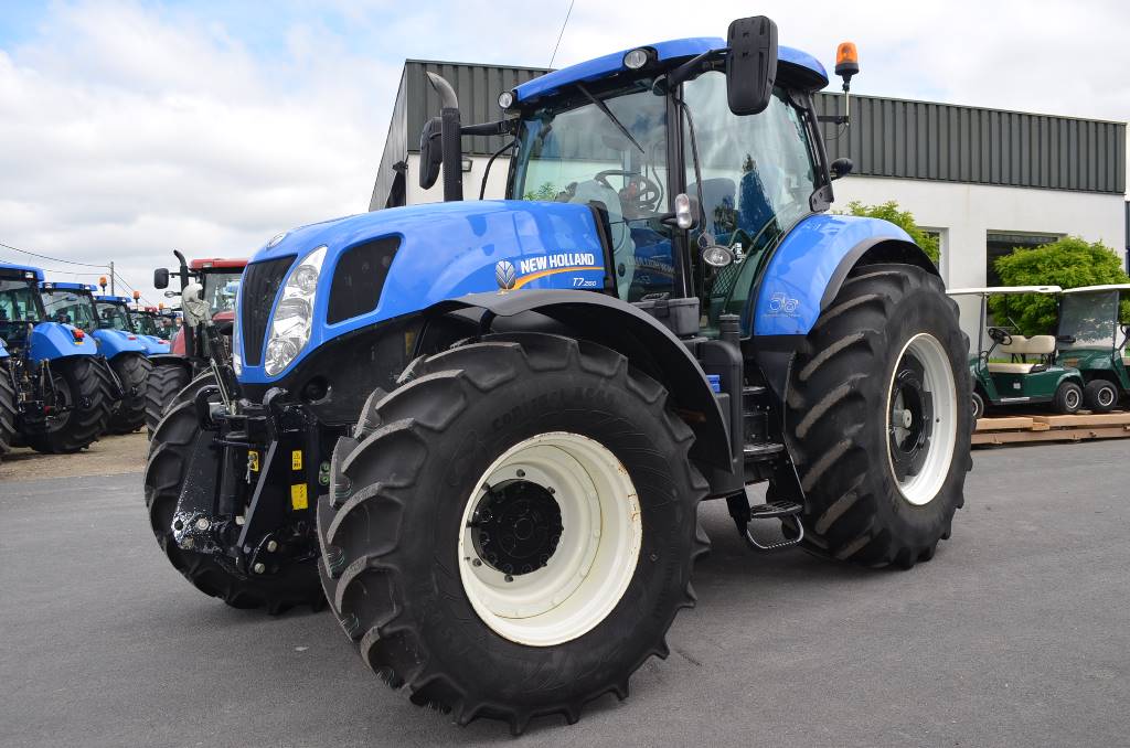 New Holland T7.260 SIDEWINDER - Year: 2014 - Tractors - ID: EB2E717E ...