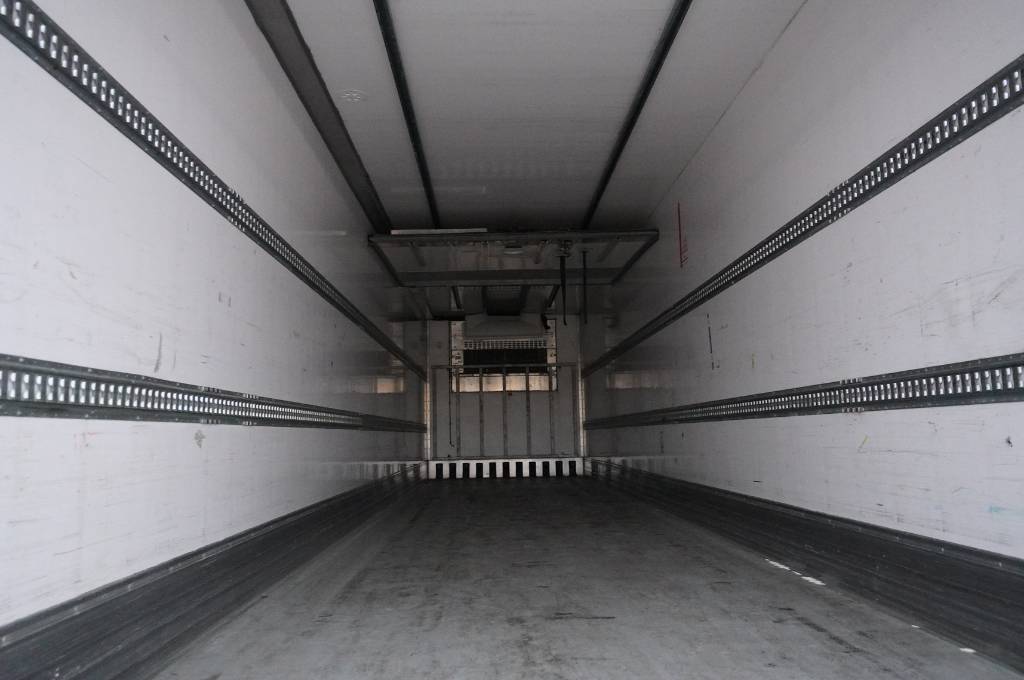 Lamberet refrigerated semi-trailer / Carrier Vector 1950 MT