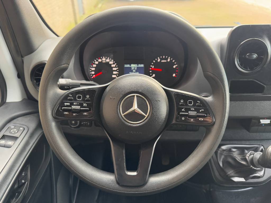 Mercedes-Benz Sprinter 316 - AC Cruise Carplay 3.5T Tow Capacity