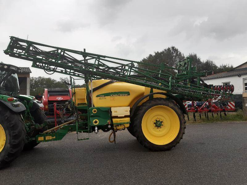 John Deere 732i, 2009, AGRI 86 CHAUVIGNY, France - Used sprayer ...