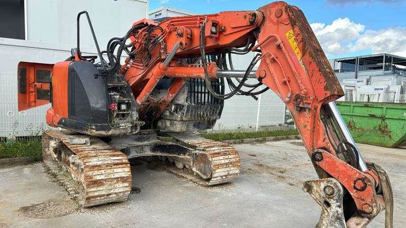 Hitachi ZX135 - Pour Pieces