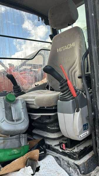 Hitachi ZX135 - Pour Pieces