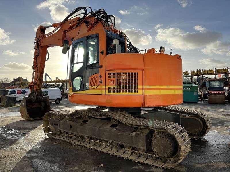 Komatsu PC228USLC-8