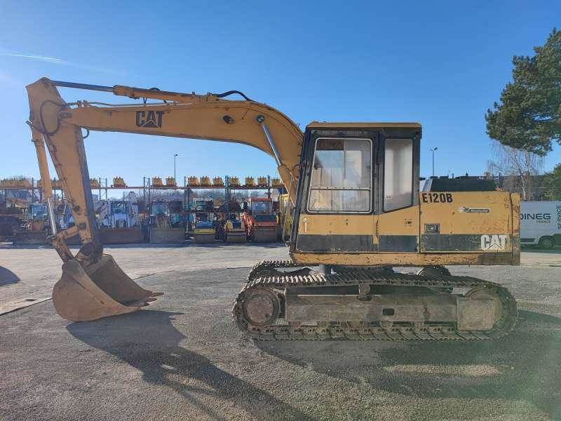 CAT E120B